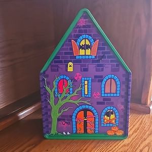 Lush Tin and bath bomb